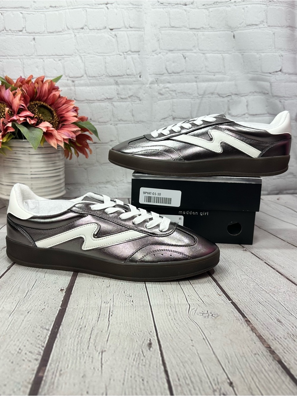 NIB Madden Girl giia Pewter Low-Top Sneakers women 10 shimmer low profile